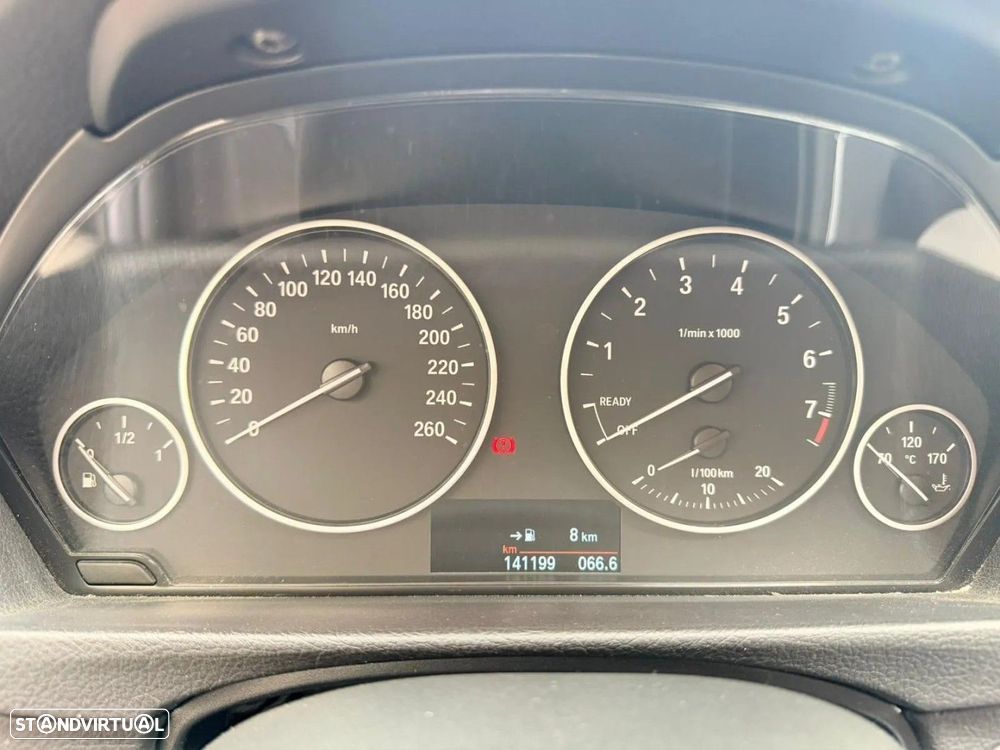 BMW 318 i Luxury Line - 10