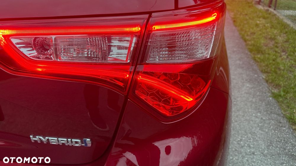 Toyota Yaris Hybrid 100 Selection - 15