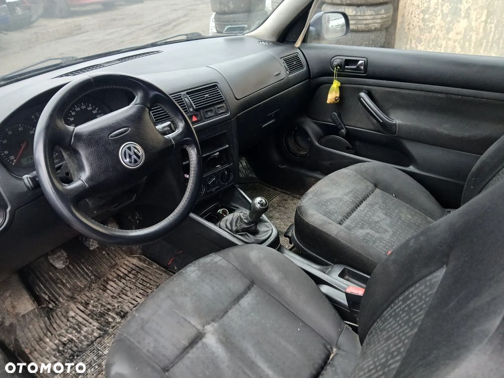 GOLF IV 1.4 3D HB fotel fotele kanapa deska kokpit podsufitka boczek boczki klamka podłokietnik licznik prędkościomierz - 2