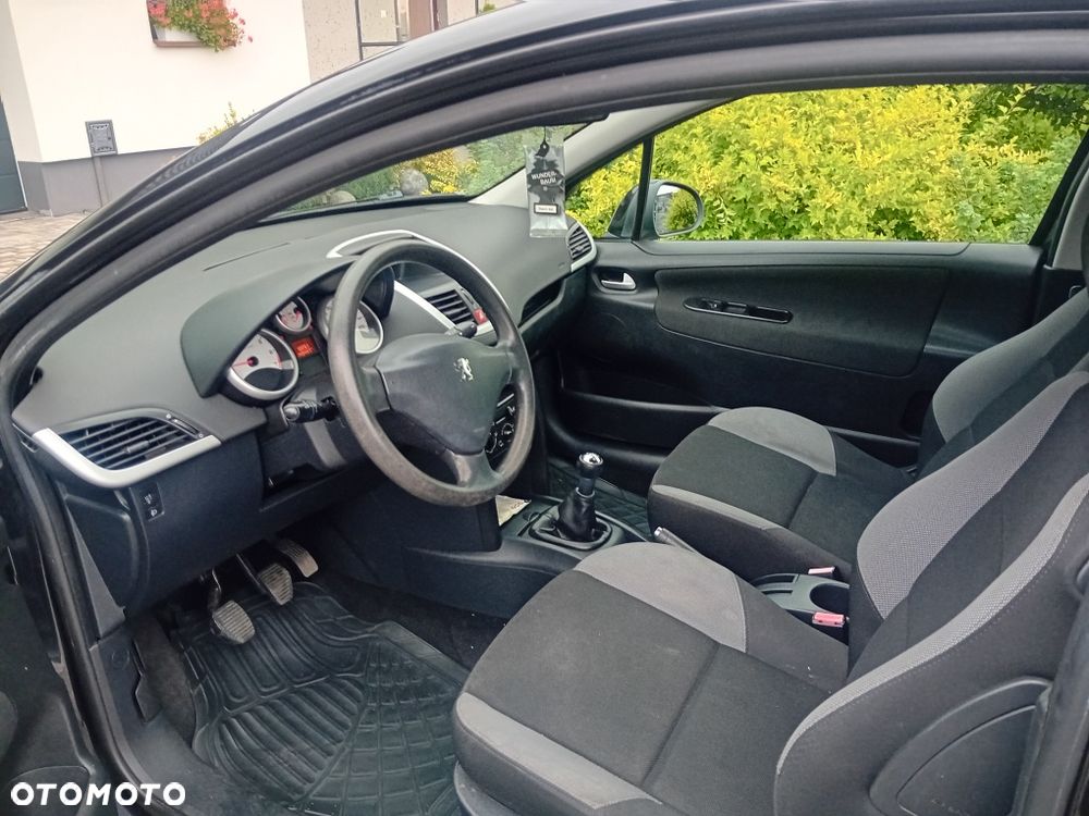 Peugeot 207 - 8