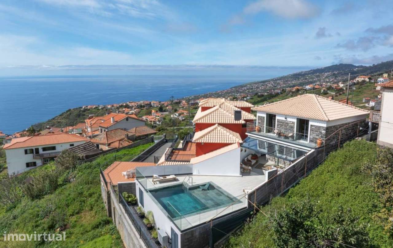 Casa con barbacoa, terraza y piscina - Grande imagem: 2/2