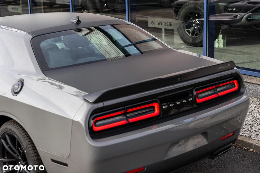 Dodge Challenger - 18