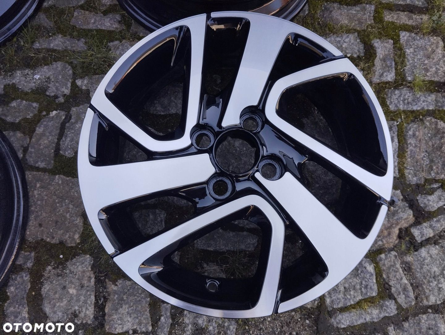 Felgi Alu Peugeot 108 Citroen C1 Toyota Aygo 4x100 15 - 8
