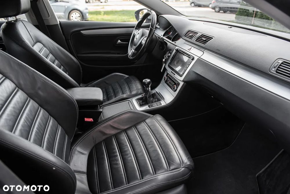 Volkswagen Passat CC 2.0 TSI Exclusive - 30