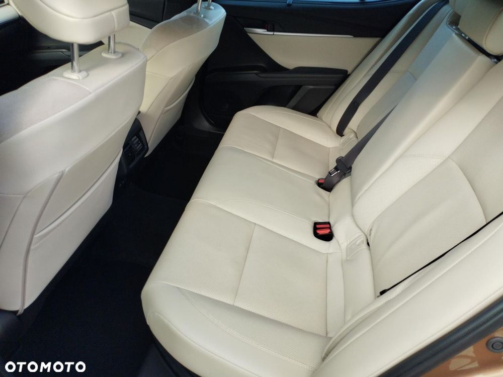 Toyota Camry - 14