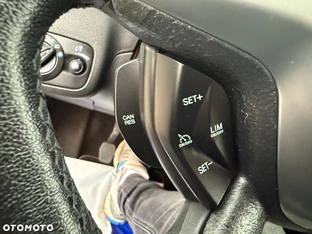 Ford Kuga 1.6 EcoBoost 2x4 Titanium - 38