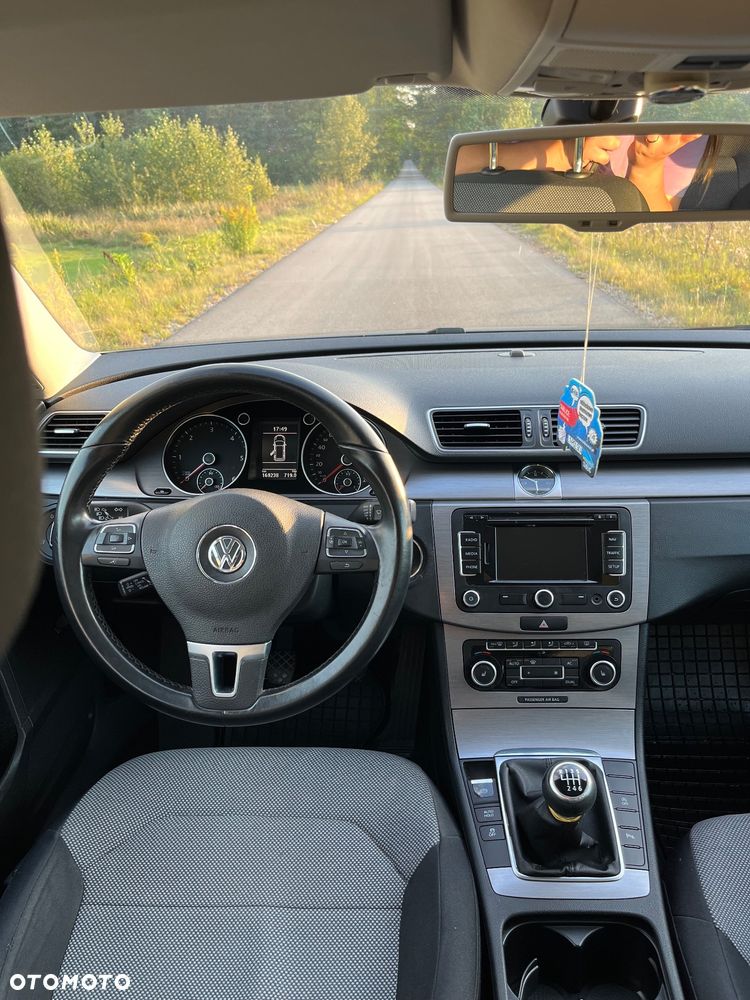 Volkswagen Passat 1.6 TDI Comfortline - 14