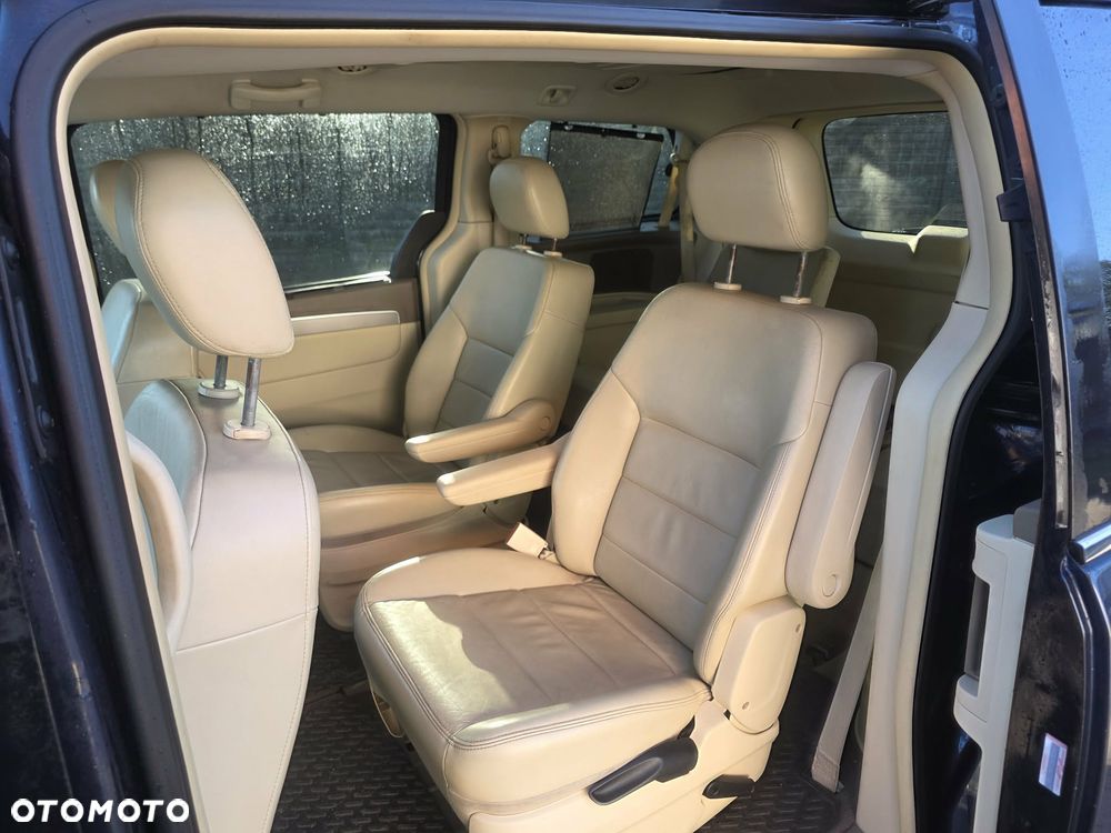 Volkswagen Routan - 35
