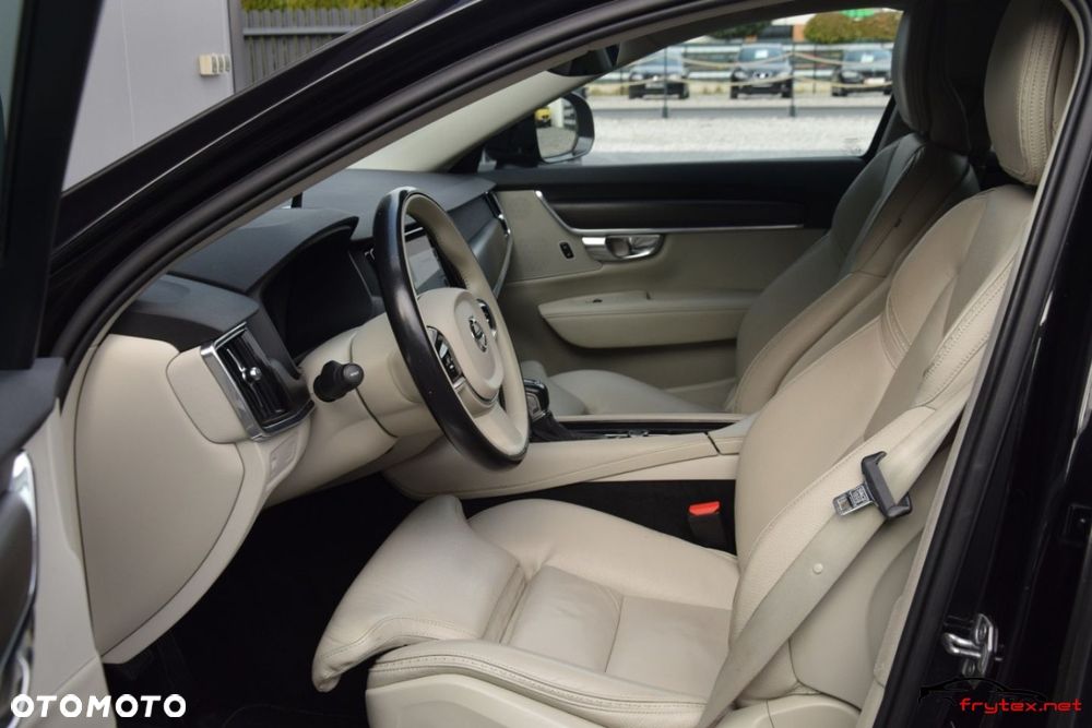 Volvo V90 Cross Country - 16