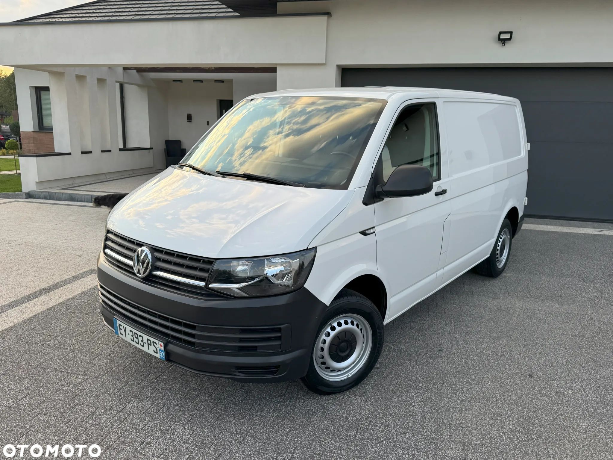 Volkswagen Transporter - 1