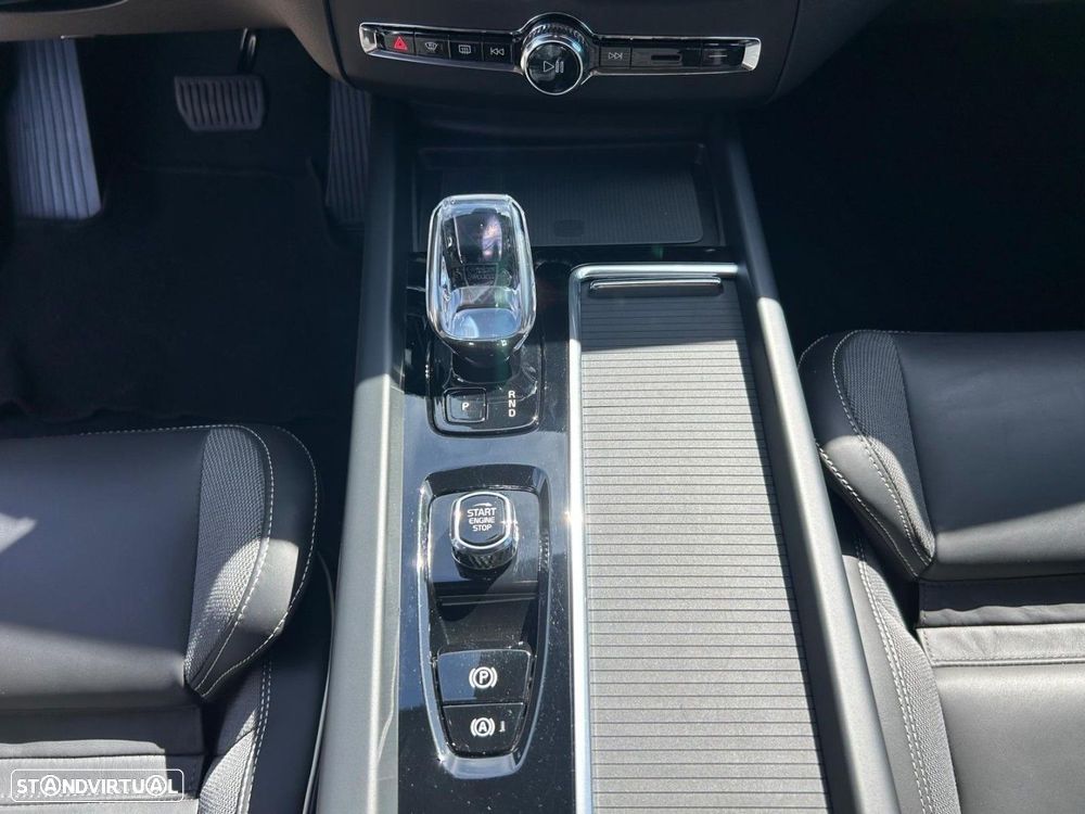 Volvo XC 60 2.0 T6 PHEV Black Edition AWD - 24