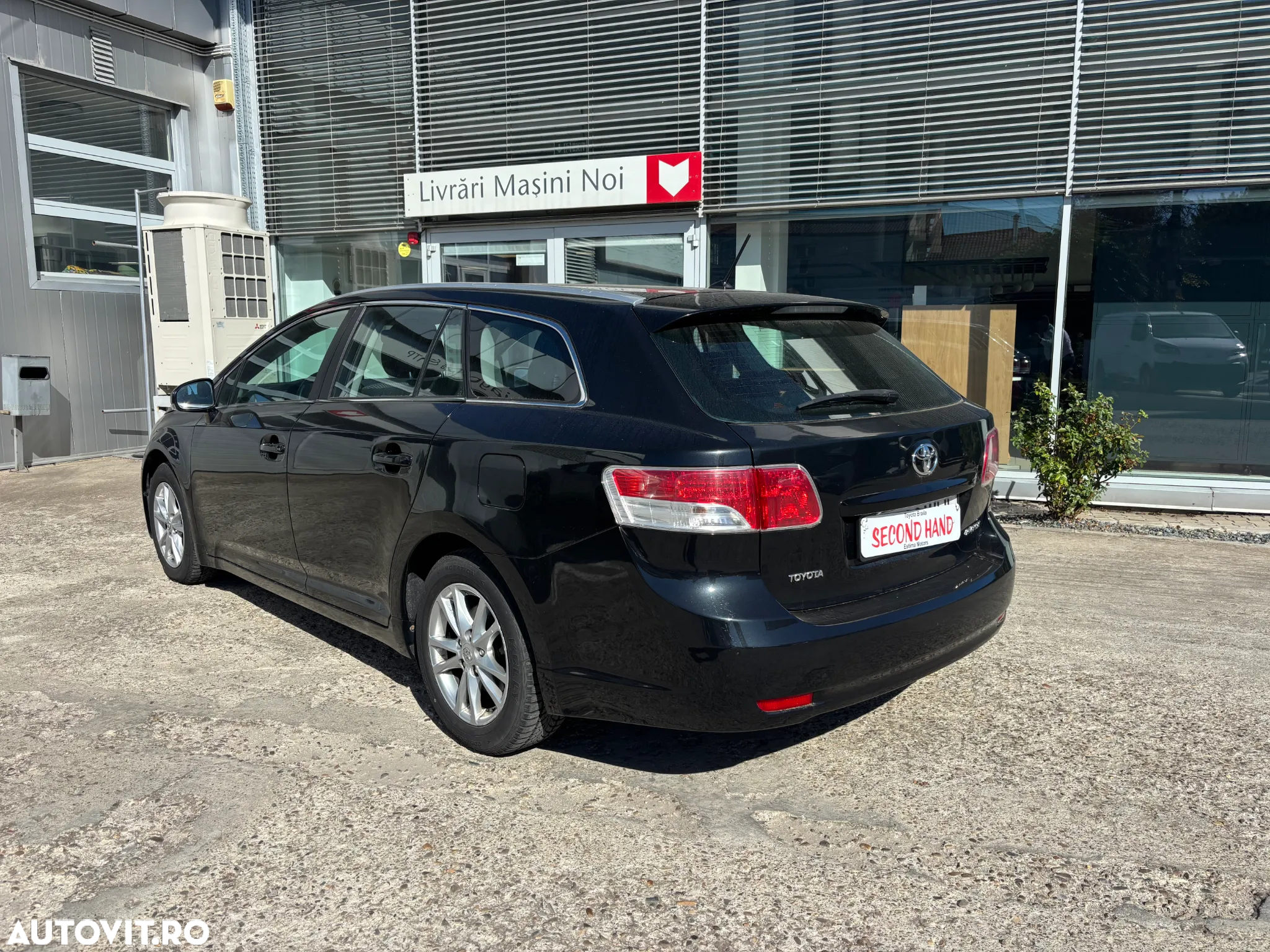 Toyota Avensis 2.0 D-4D Executive - 3
