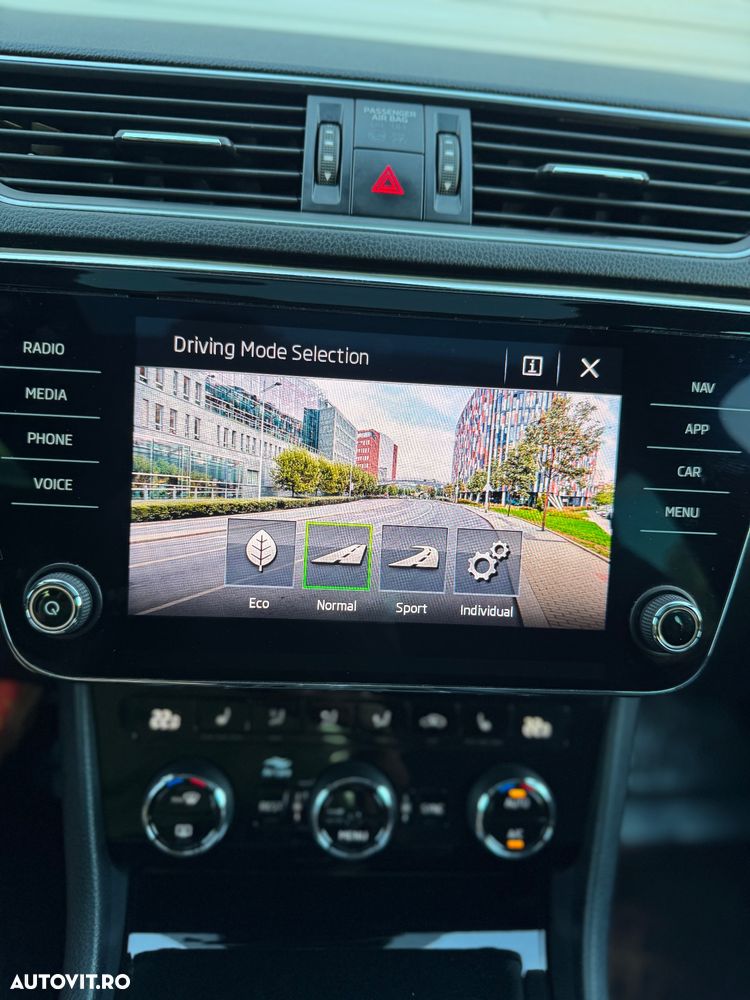 Skoda Superb 2.0 TDI DSG Sportline - 22