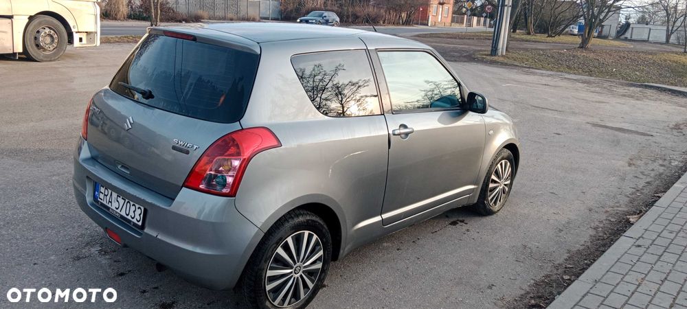 Suzuki Swift - 3