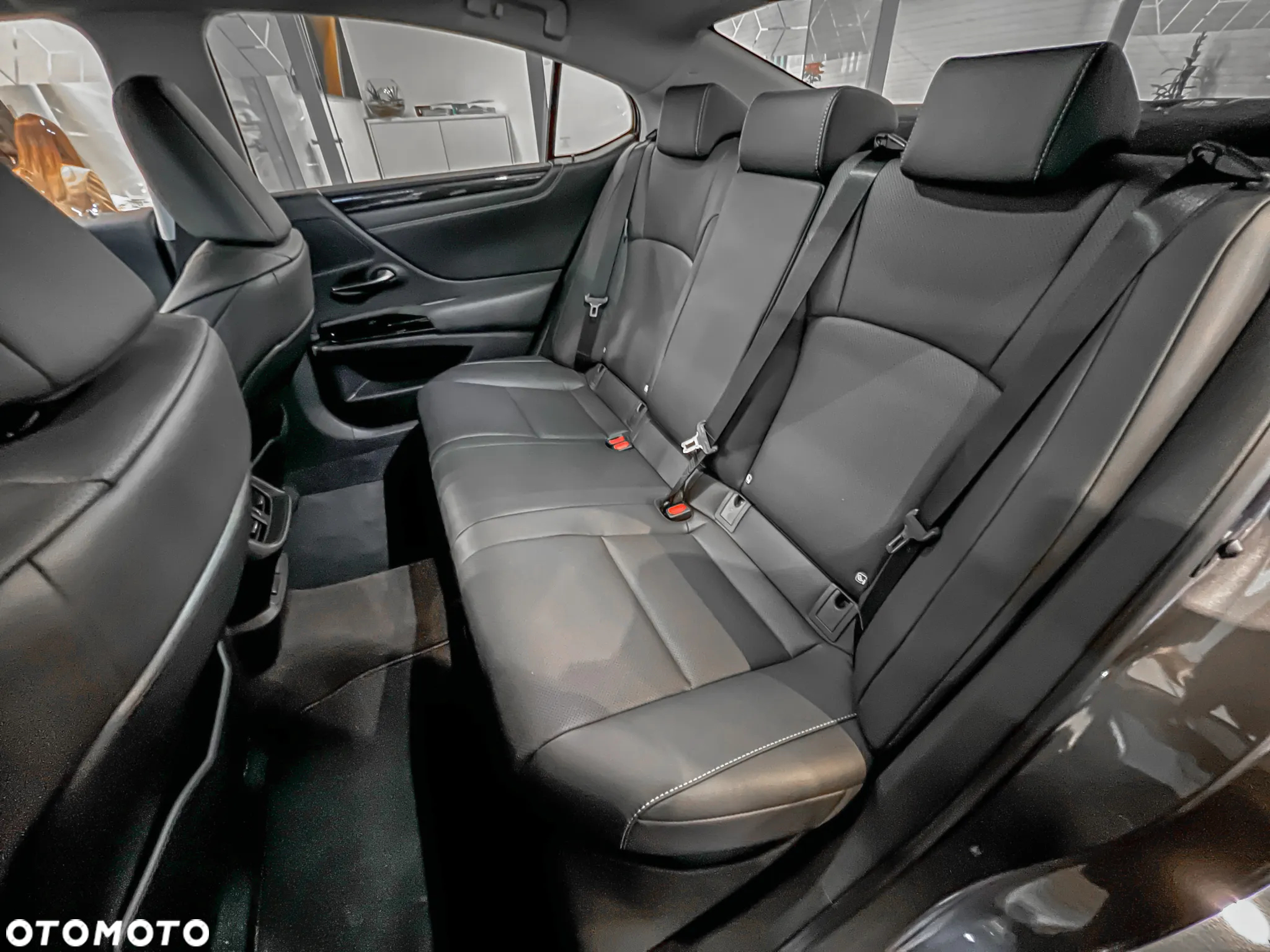 Lexus ES - 10