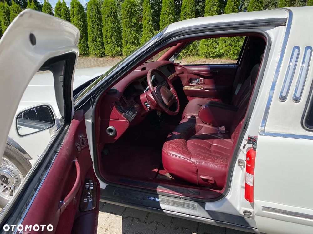 Lincoln Town Car ver-4-6-executive - 18
