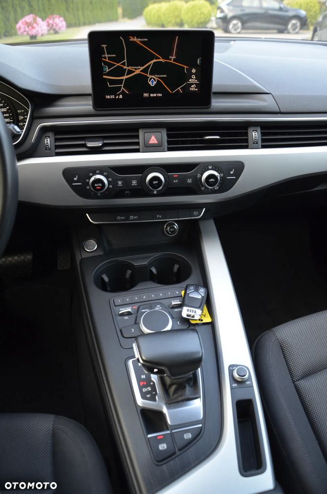 Audi A4 Avant 30 TDI S tronic design - 21