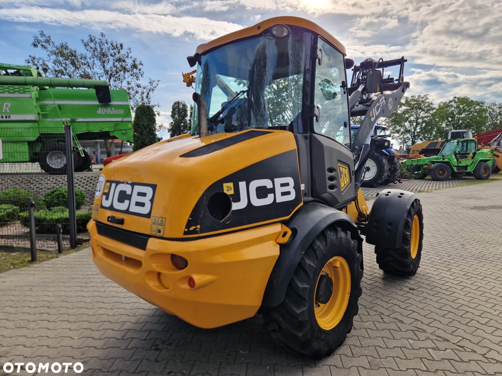 JCB 409 - 12