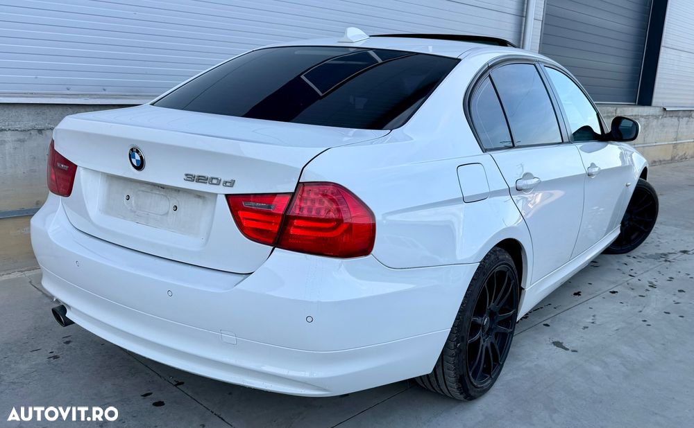 BMW Seria 3 320d DPF Aut. Edition Exclusive - 3