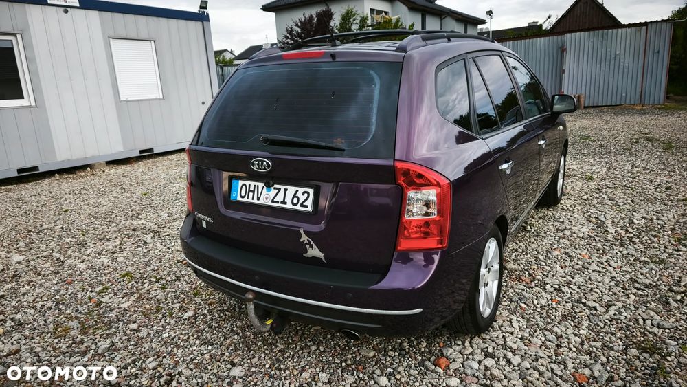 Kia Carens - 8
