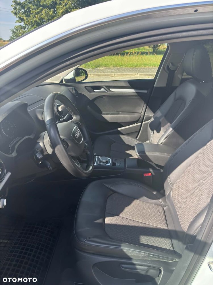 Audi A3 Sportback 2.0 TDI (clean diesel) Ambiente - 14