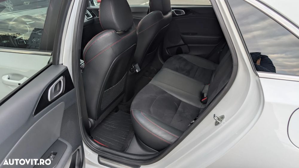 Kia Ceed 1.6 T-GDI GT - 12