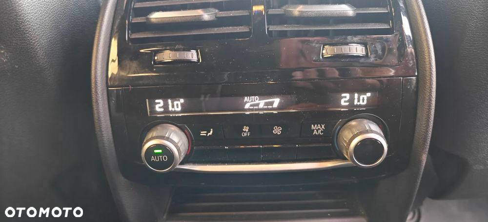 BMW Seria 5 540i - 25