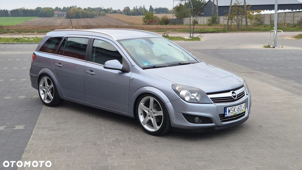 Opel Astra 2010 photo 2