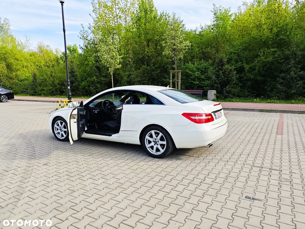 Mercedes-Benz Klasa E 220 CDI DPF BlueEFFICIENCY 7G-TRONIC Avantgarde - 20