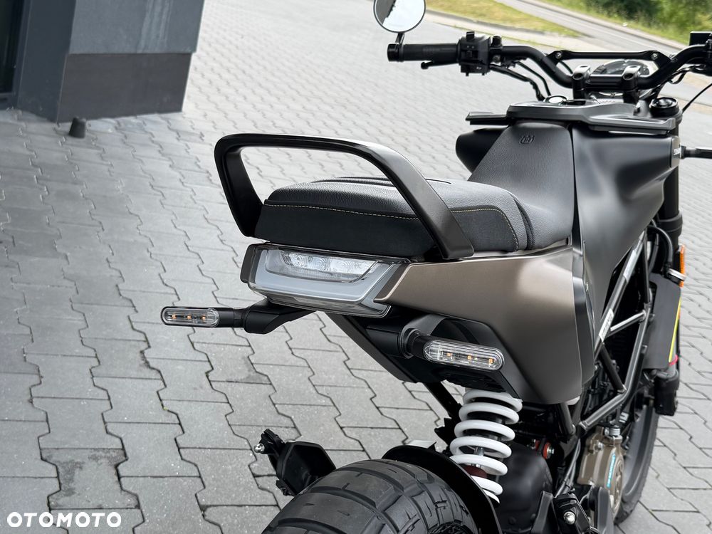 Husqvarna Svartpilen - 11