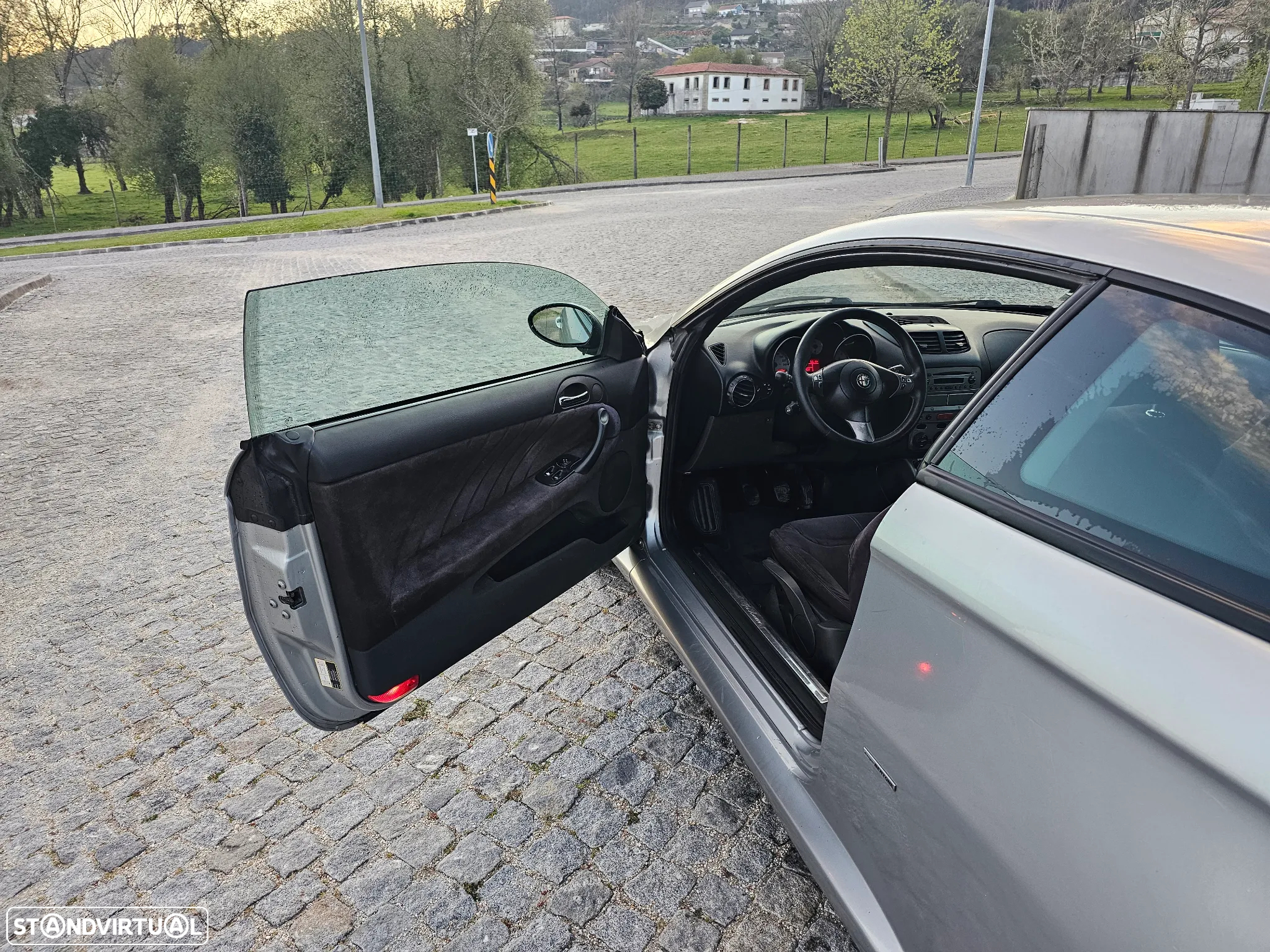 Alfa Romeo GT 1.9 JTD M-JET - 9