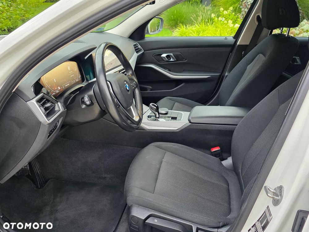 BMW Seria 3 318i Sport - 30