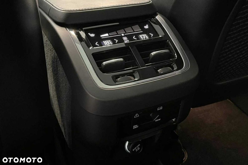 Volvo XC 90 D5 AWD R-Design 7os - 24