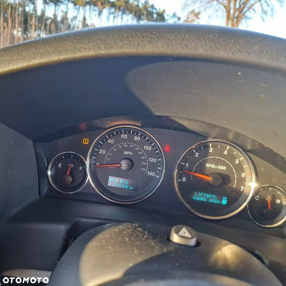 Jeep Commander 5.7 V8 Overland - 12