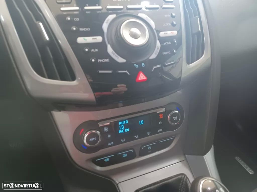 Ford Focus 1.0 EcoBoost S&S TITANIUM - 19