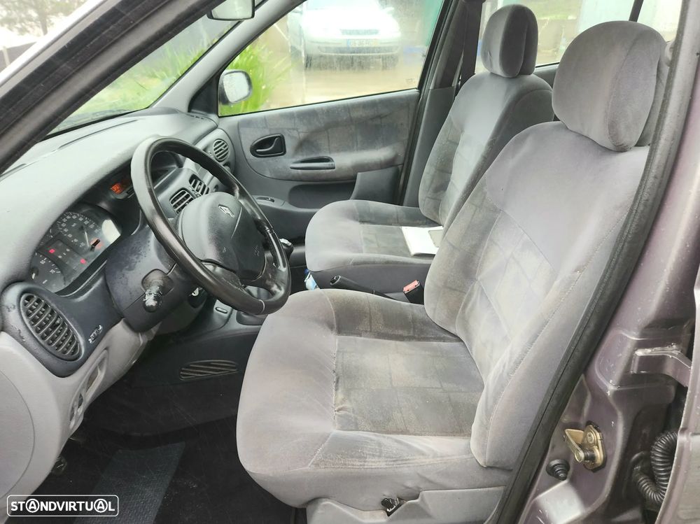 Renault Mégane 1.4 16V RXE AC - 12