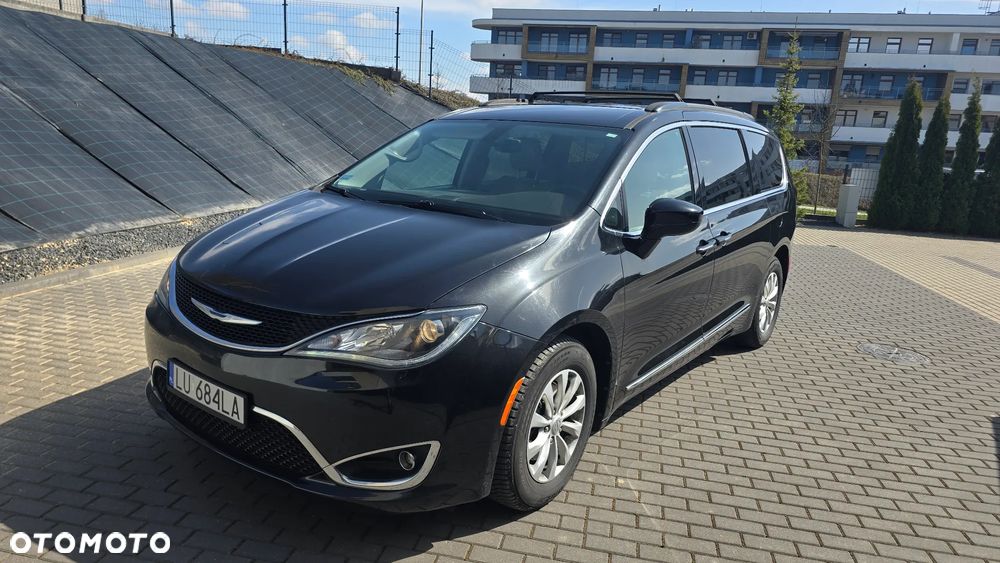 Chrysler Pacifica - 1