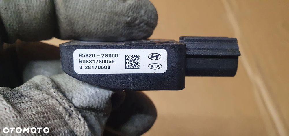 Czujnik sensor uderzeniowy Airbag Kia Sportage III 95920-2S000 - 5