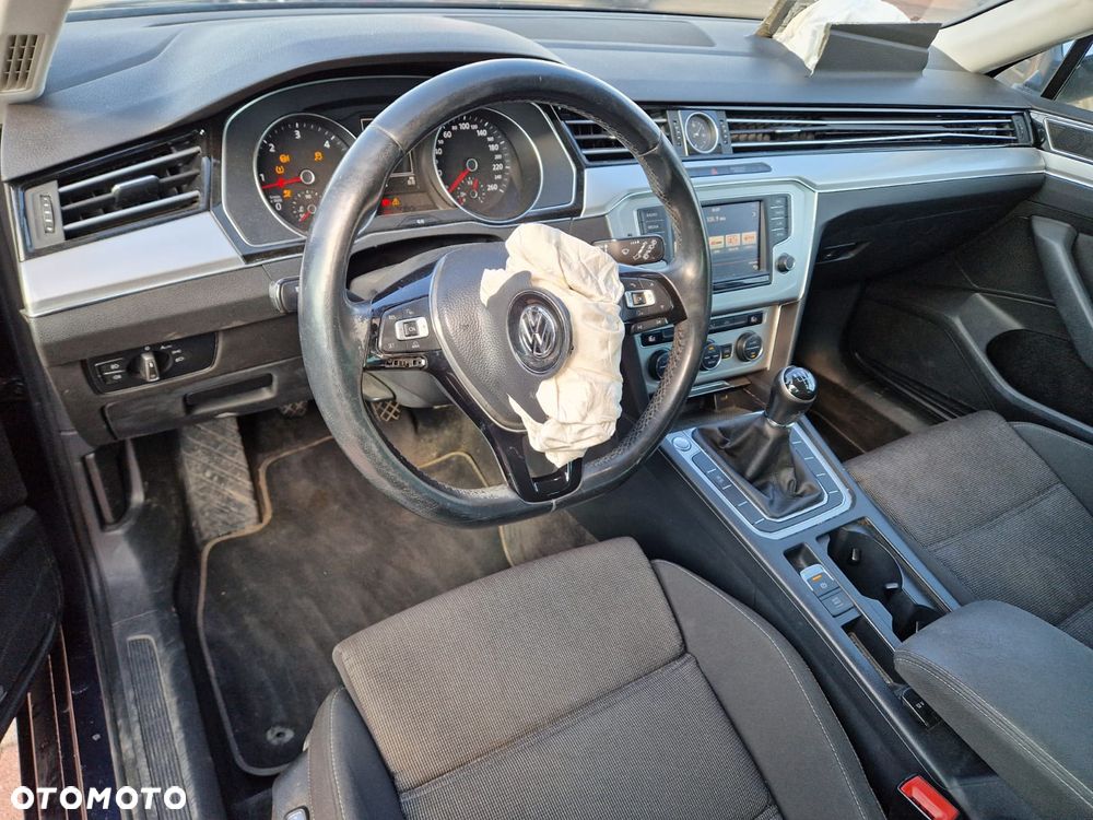 Volkswagen Passat 1.6 TDI (BlueMotion Technology) Comfortline - 15