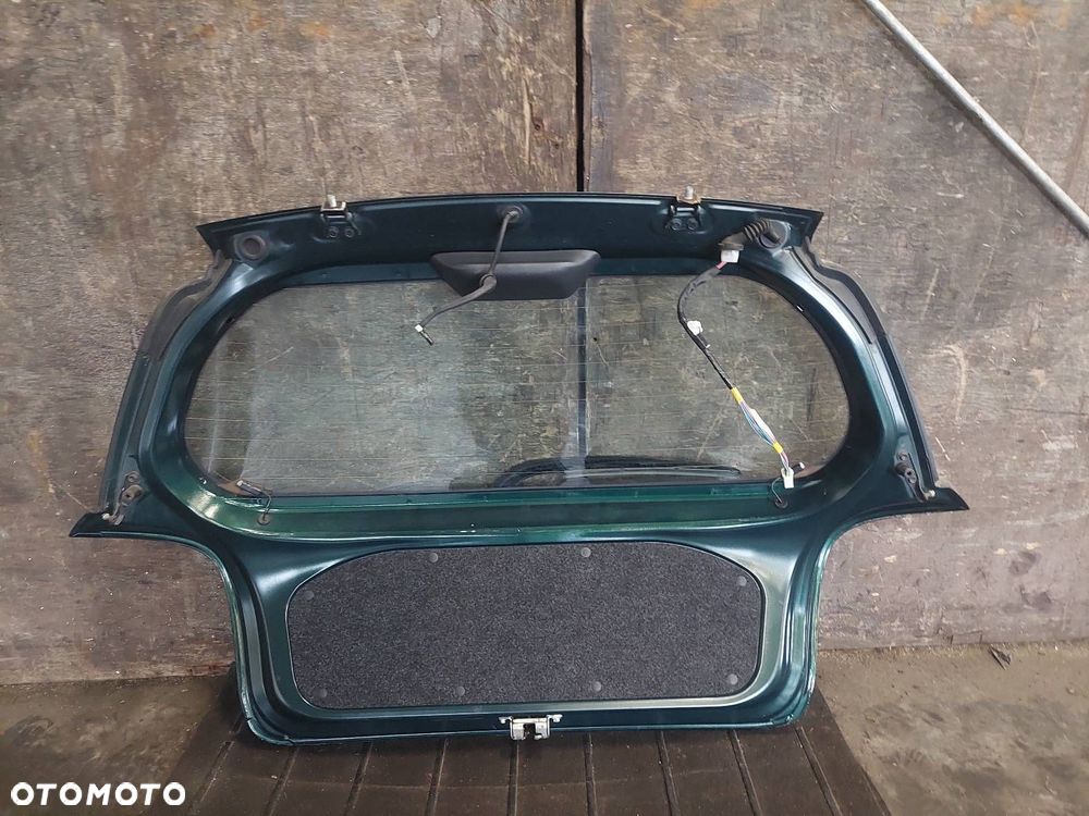 KOMPLETNY TYŁ KLAPA BAGAŻNIKA ZDERZAK TYŁ LAMPY TOYOTA YARIS I 6R4 - 9