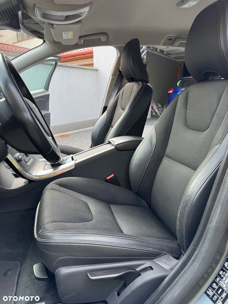 Volvo V60 D4 Drive-E Momentum - 17