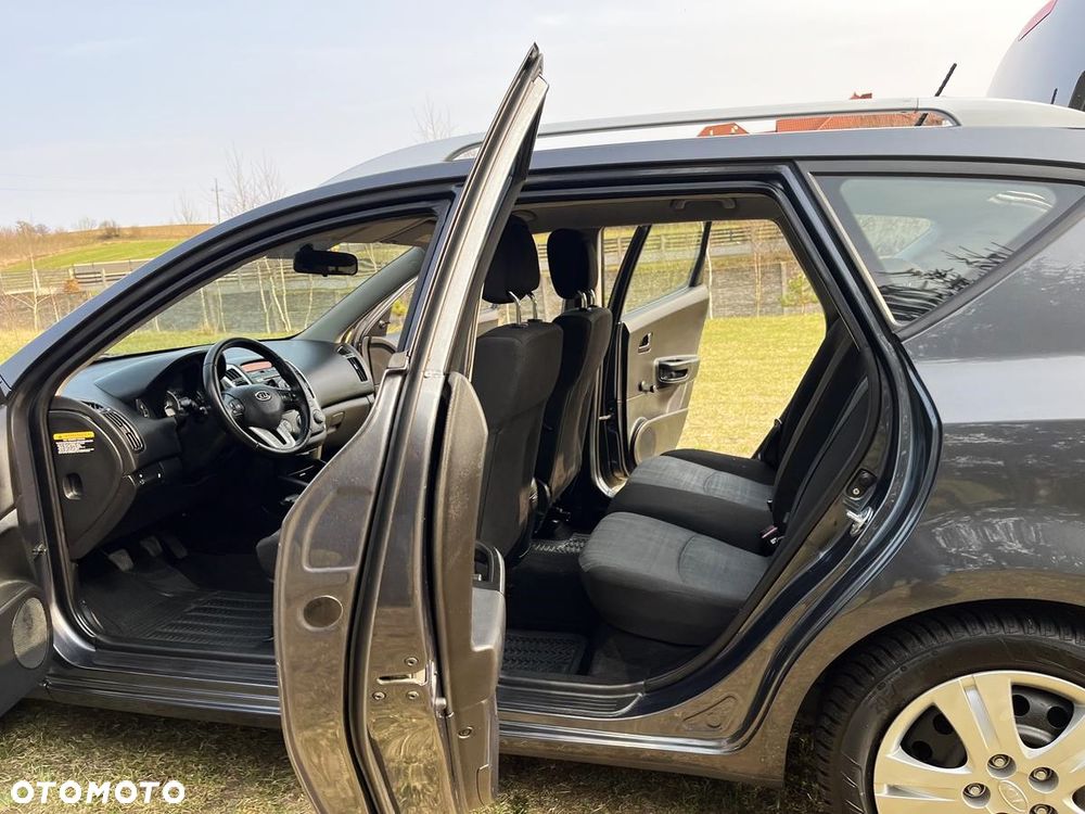 Kia Ceed - 8