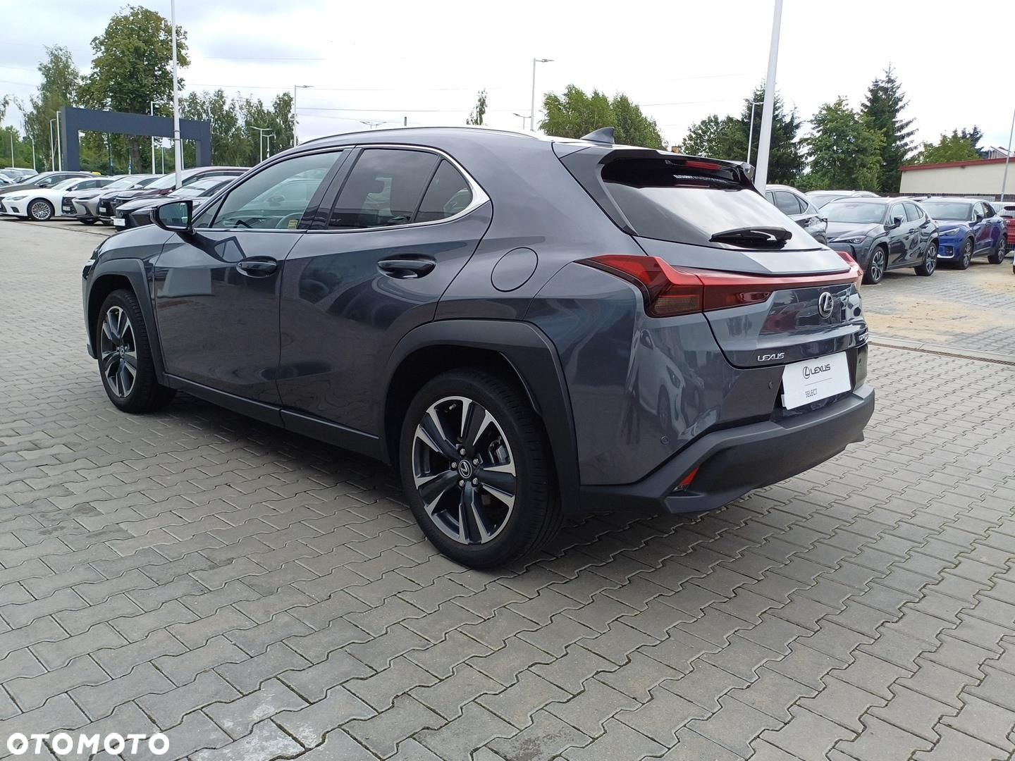 Lexus UX - 30