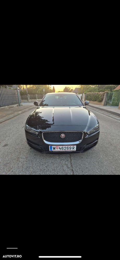 Jaguar XE 2.0 Pure - 5