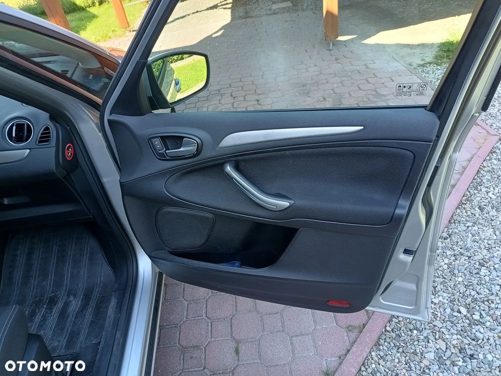 Ford S-Max - 16