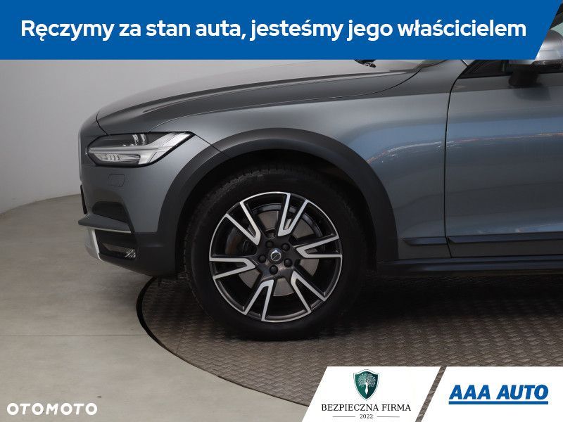 Volvo V90 Cross Country - 16