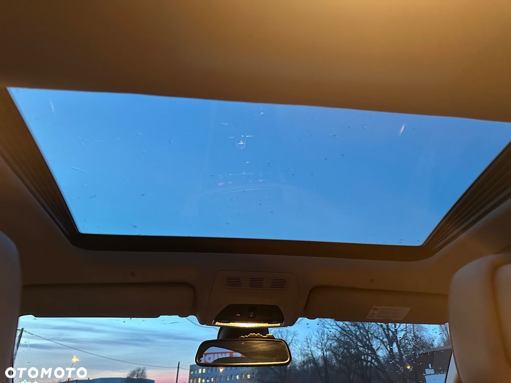 BMW Seria 5 528i Sport-Aut - 32