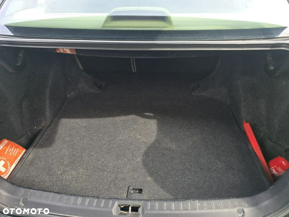 Toyota Avensis - 23