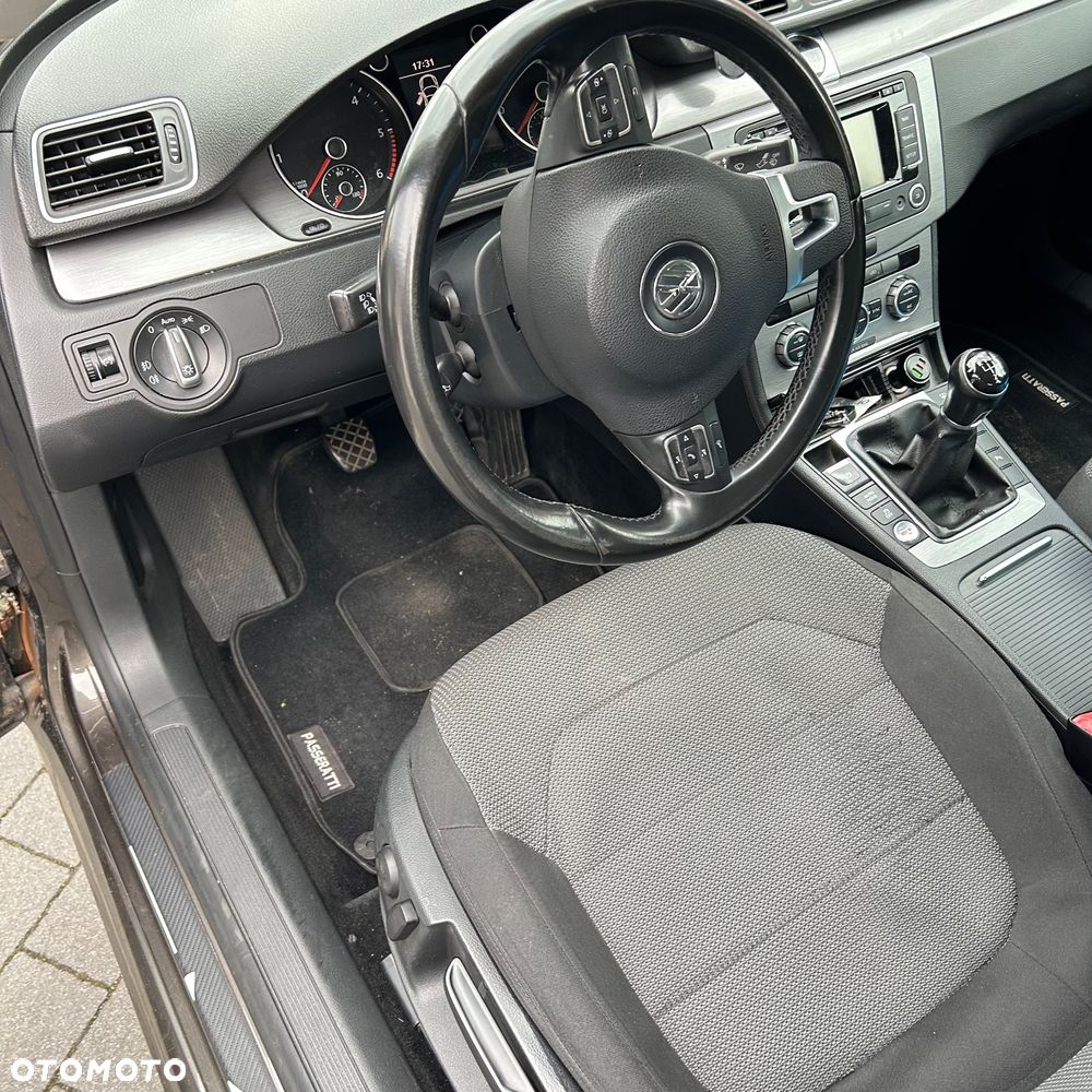 Volkswagen Passat 2.0 TDI Comfortline - 6