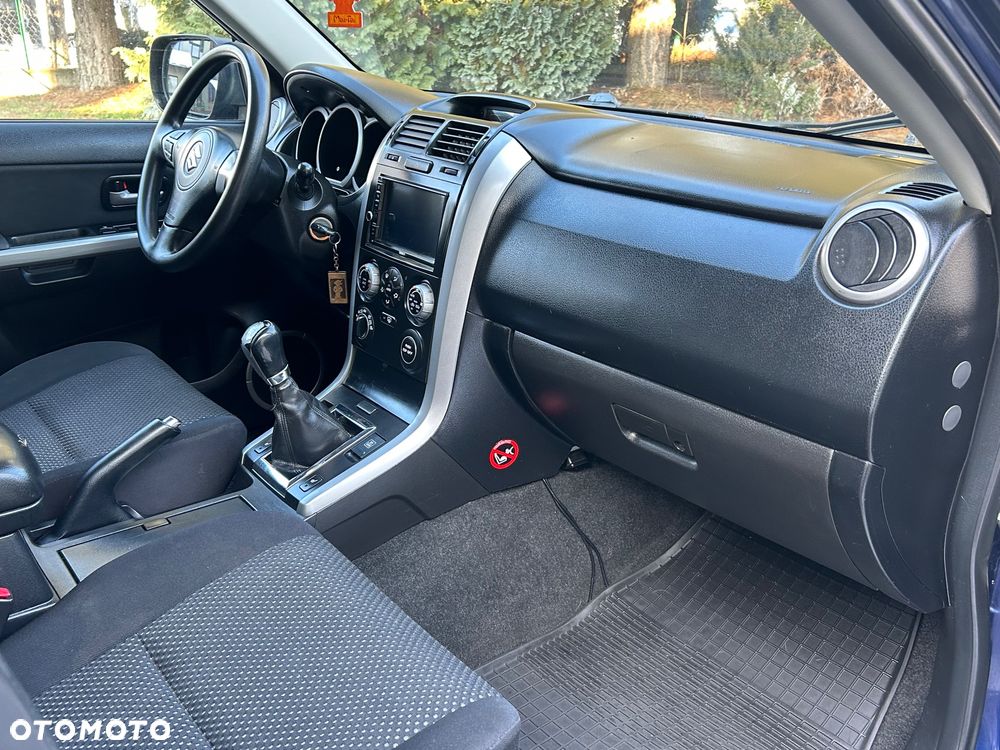 Suzuki Grand Vitara 2.0 - 9